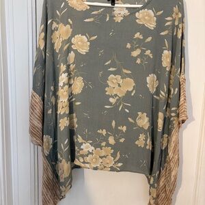 Chic Floral Women's Blouse in Gray and Cream
